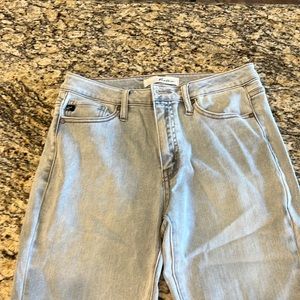 Kansan size 9 light wash, stretch denim, raw hem, non distressed leg, like new